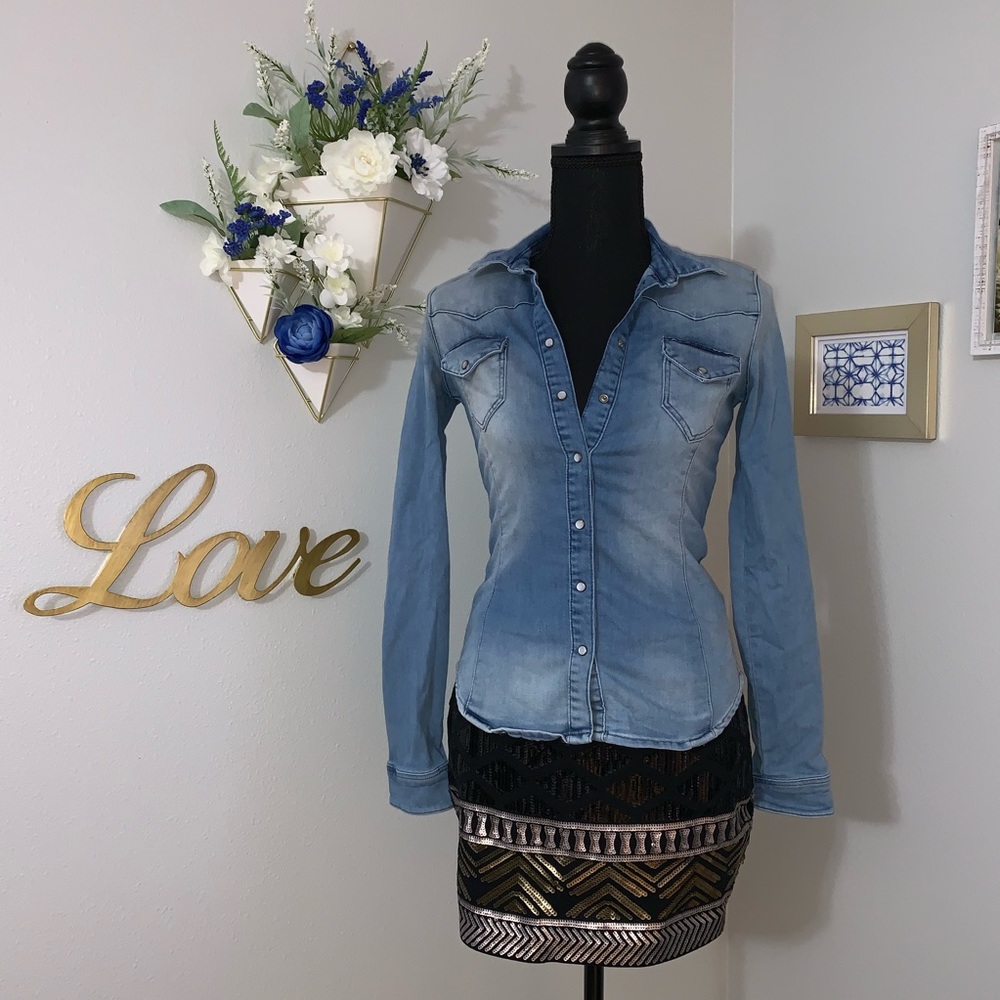 ✨Express slip-on black sequin skirt. NWT. Size XS✨